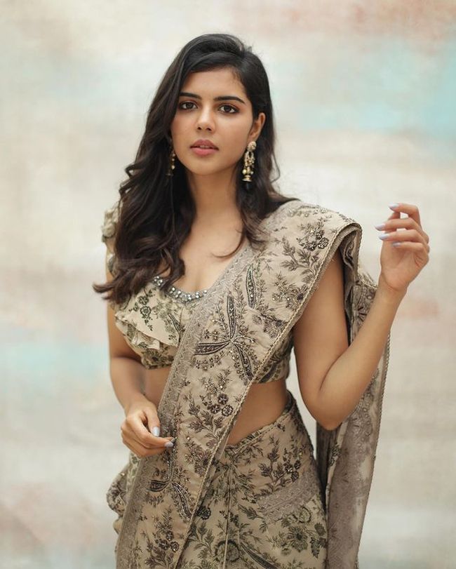 Lovely Vintage Looks Of Kalyani Priyadarshan